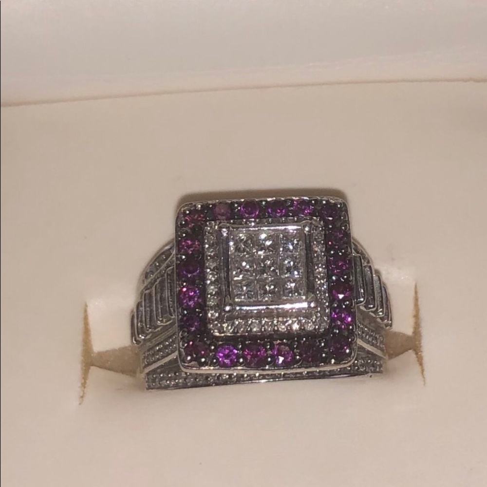 10 Karat White Gold Ring